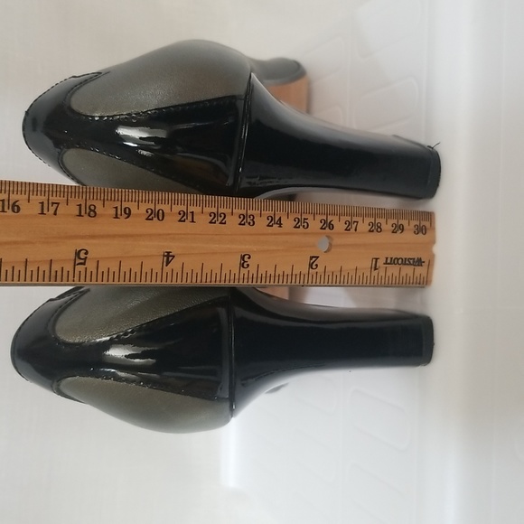 Taryn Rose Chloris Cap Toe Pumps Size 7.5M - Picture 6 of 9